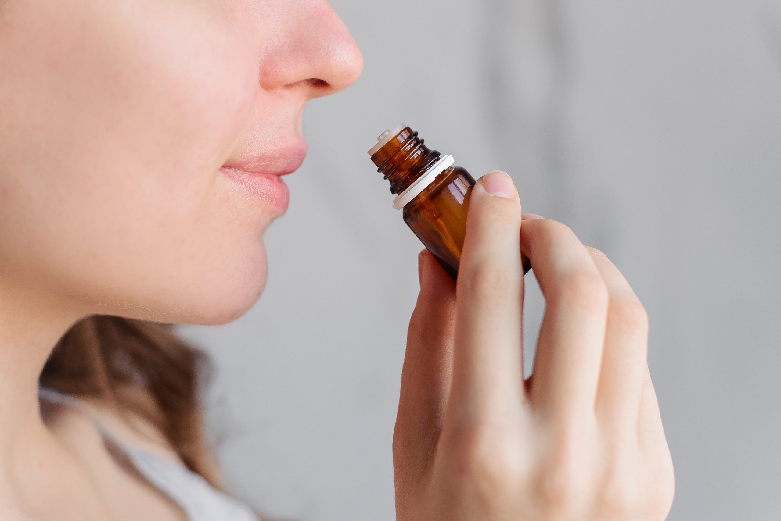 beneficios de los aceites esenciales por vía olfativa